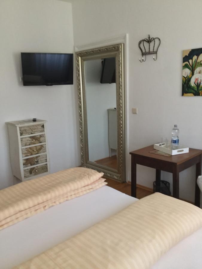 Vivo-Vino Bed & Breakfast Weisenheim am Sand Екстериор снимка